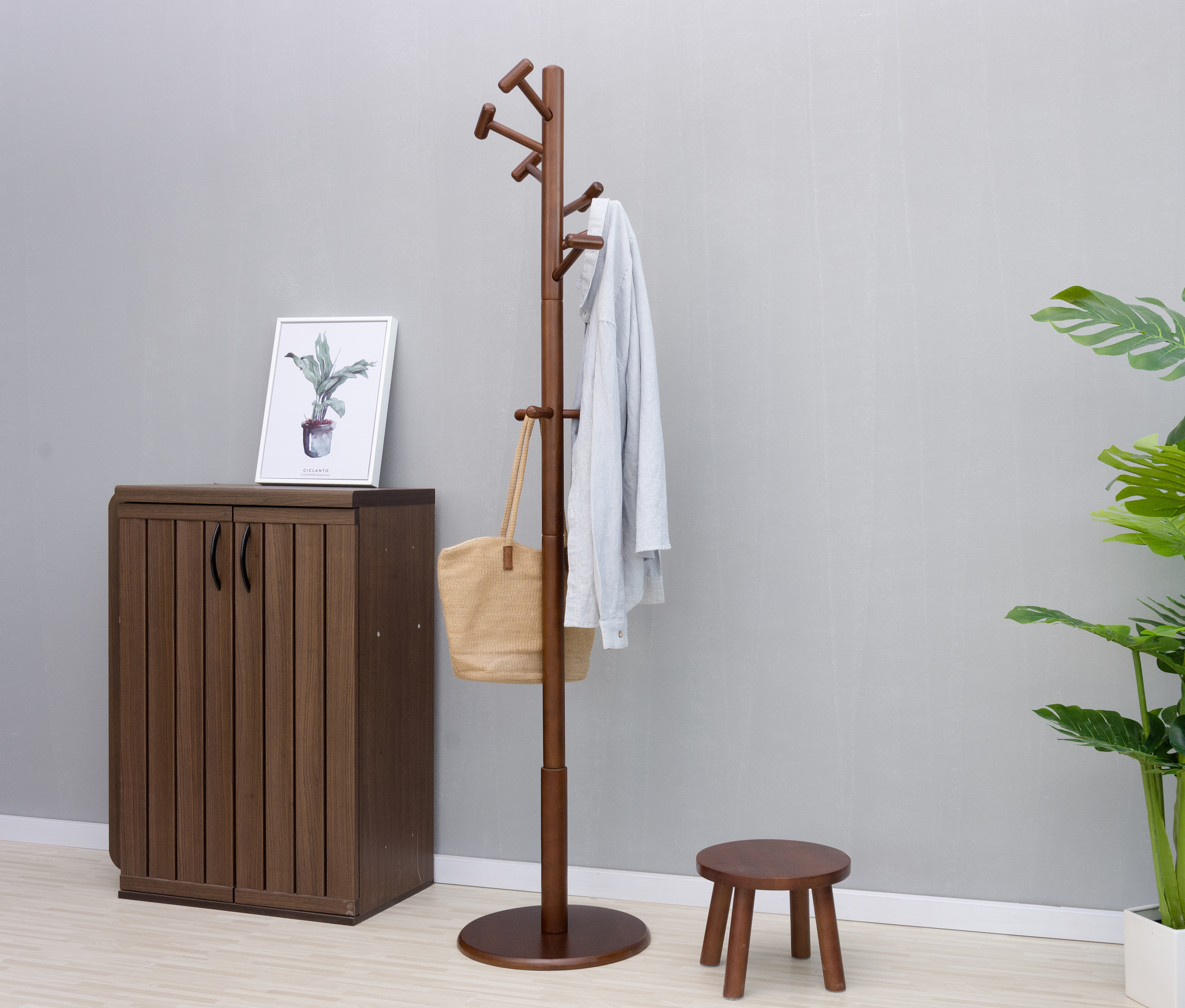 Anong uri ng coat rack ang praktikal?